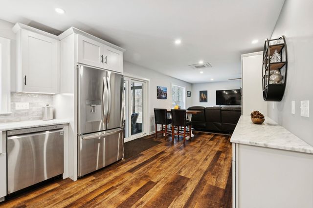 17 Fairgrounds Road, Bradford, NH 03221