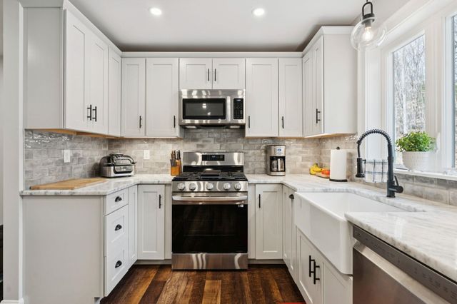 17 Fairgrounds Road, Bradford, NH 03221