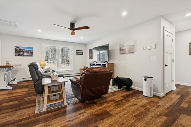 17 Fairgrounds Road, Bradford, NH 03221