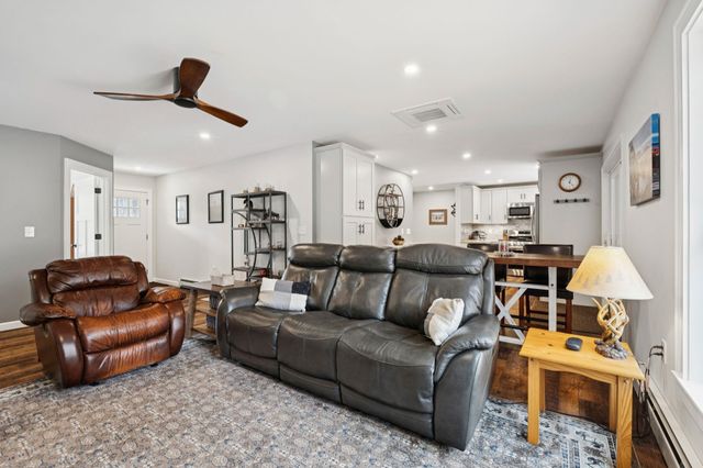 17 Fairgrounds Road, Bradford, NH 03221