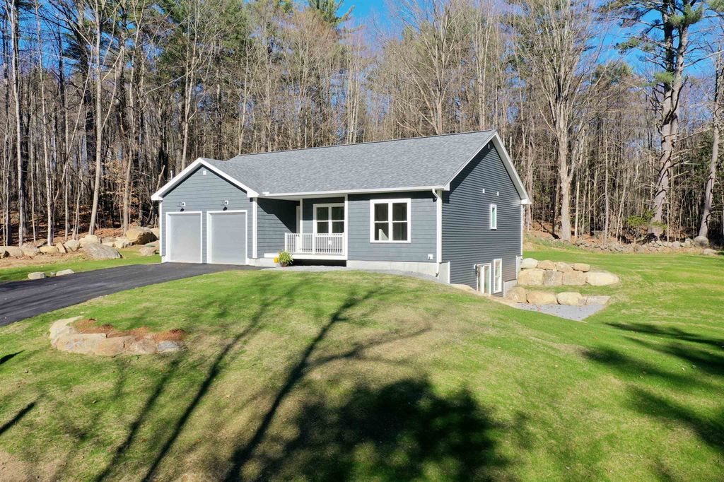 17 Fairgrounds Road, Bradford, NH 03221