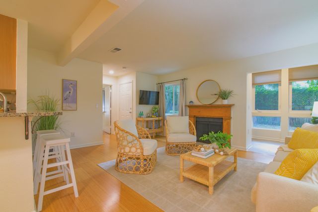 266 Alexandra Drive 13, Mount Pleasant, SC 29464