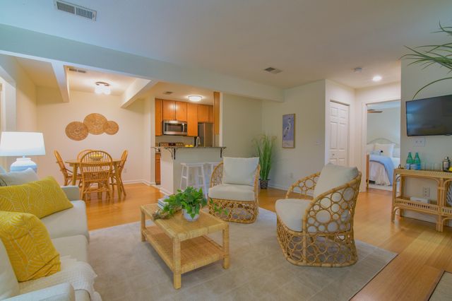 266 Alexandra Drive 13, Mount Pleasant, SC 29464