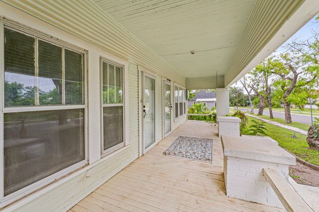 817 W Long Street, Stephenville, TX 76401