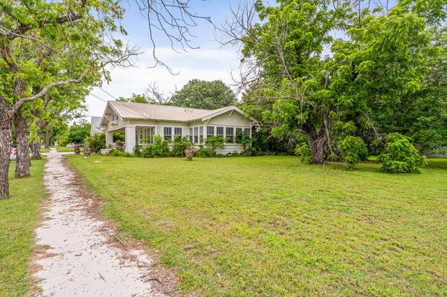 817 W Long Street, Stephenville, TX 76401