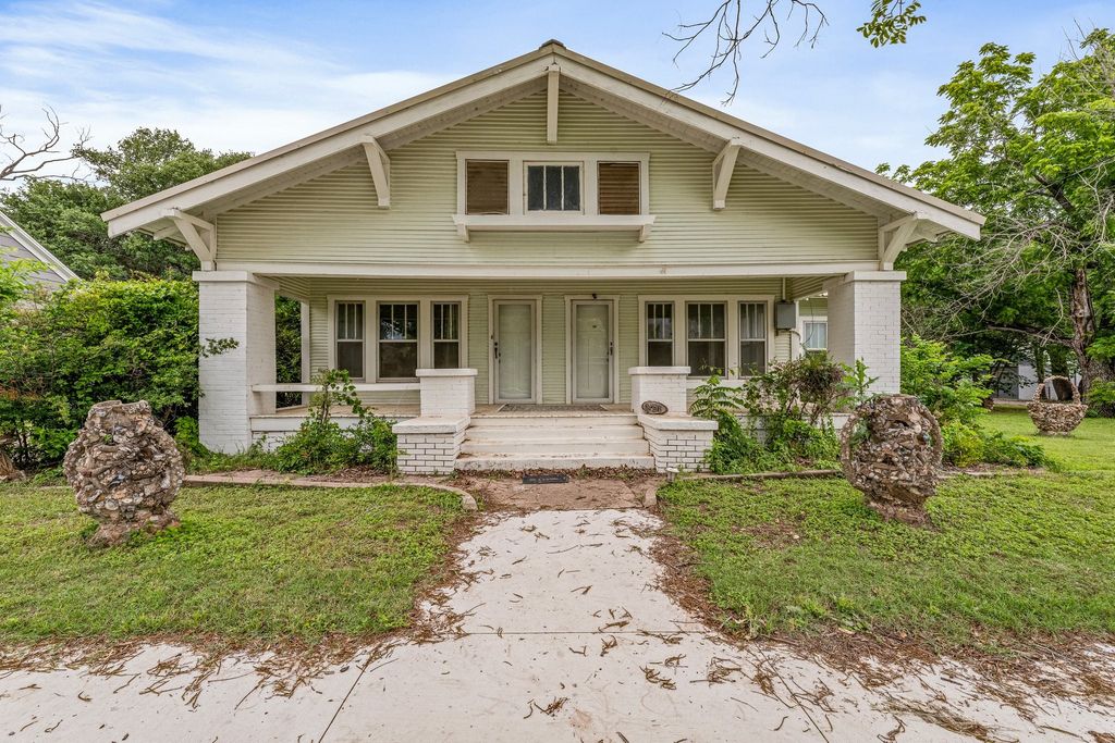 817 W Long Street, Stephenville, TX 76401