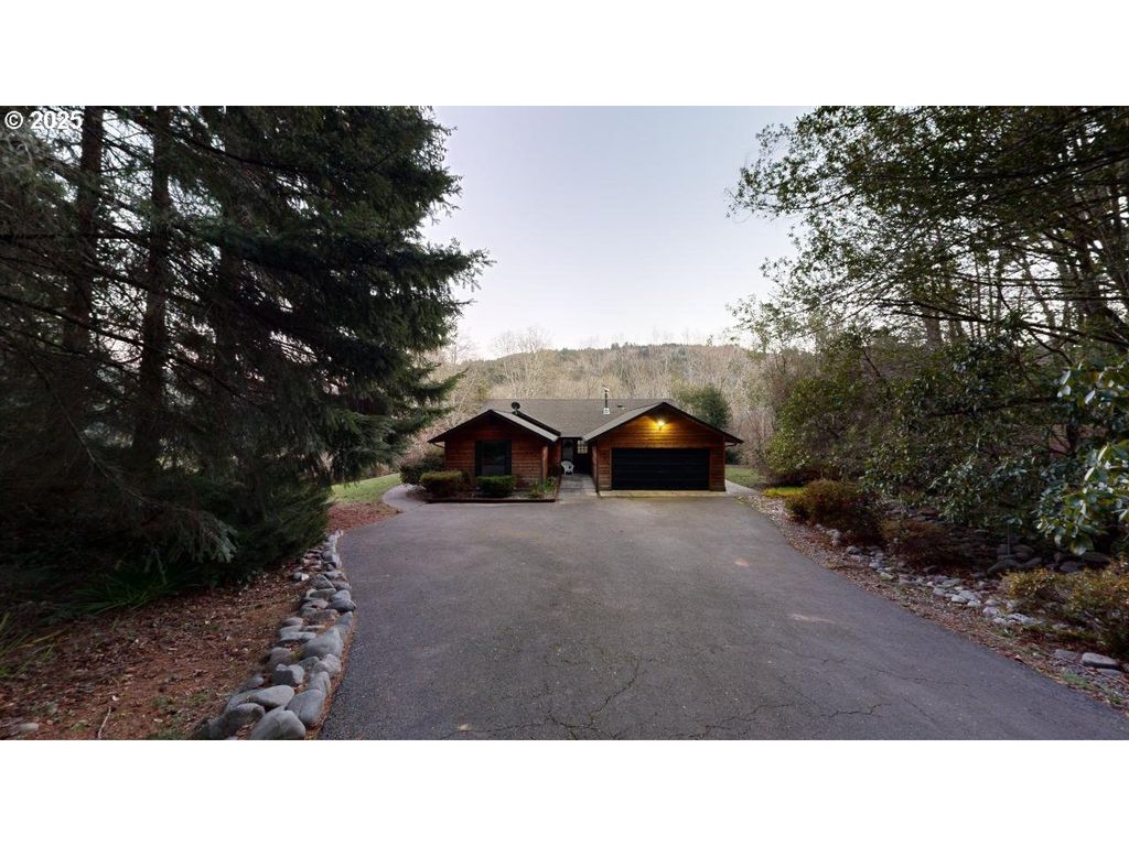 308 WINCHUCK RIVER Rd, Brookings, OR 97415