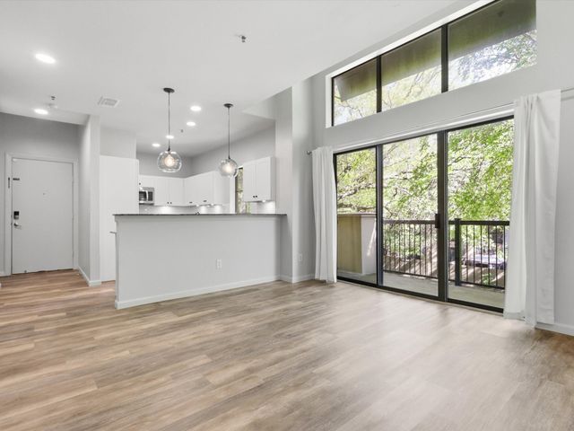 4122 Avondale Avenue 204, Dallas, TX 75219