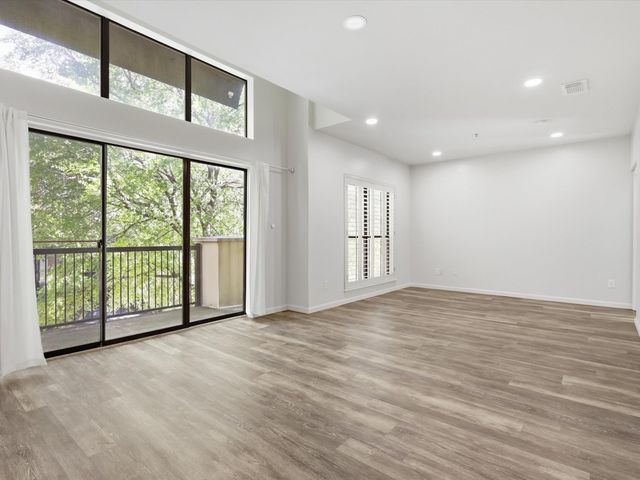 4122 Avondale Avenue 204, Dallas, TX 75219