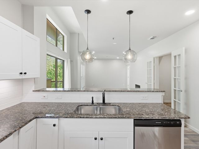 4122 Avondale Avenue 204, Dallas, TX 75219