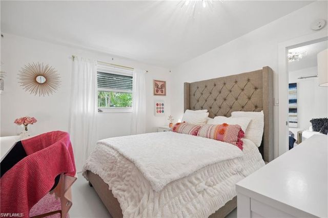 1340 Delmar LN, Naples, FL 34104