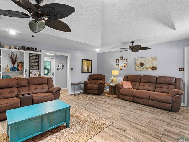 1005 Warren DR, Marshall, TX 75672