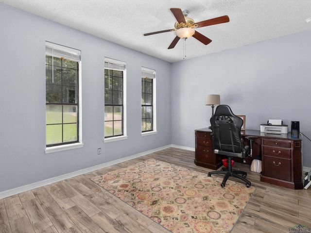 1005 Warren DR, Marshall, TX 75672