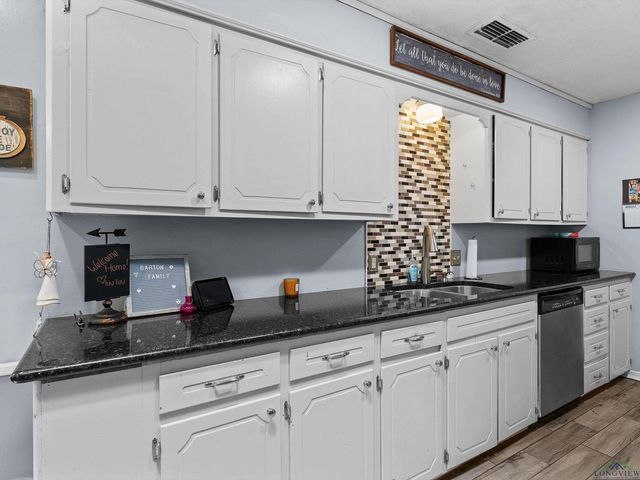 1005 Warren DR, Marshall, TX 75672