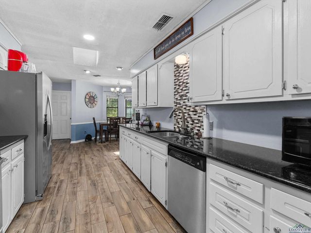 1005 Warren DR, Marshall, TX 75672