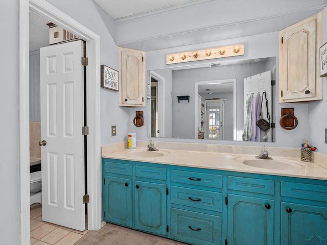 1005 Warren DR, Marshall, TX 75672