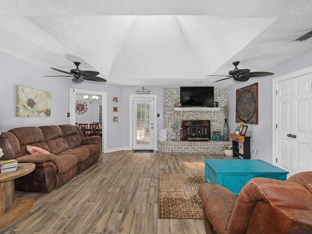 1005 Warren DR, Marshall, TX 75672