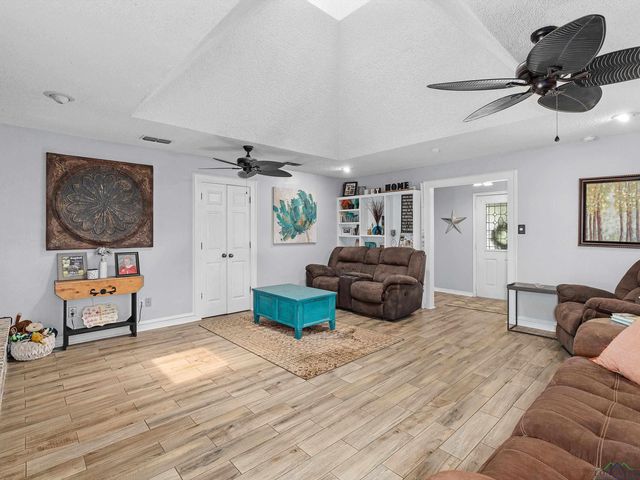 1005 Warren DR, Marshall, TX 75672