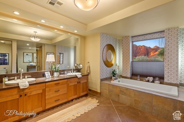 688 W SHINAVA DR, Ivins, UT 84738