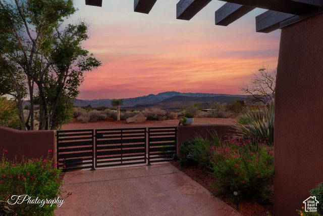 688 W SHINAVA DR, Ivins, UT 84738