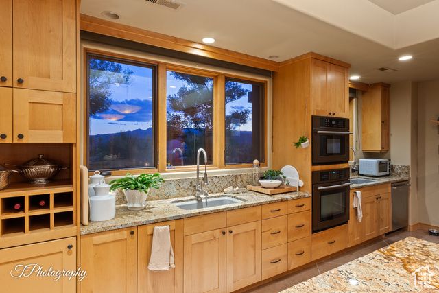 688 W SHINAVA DR, Ivins, UT 84738