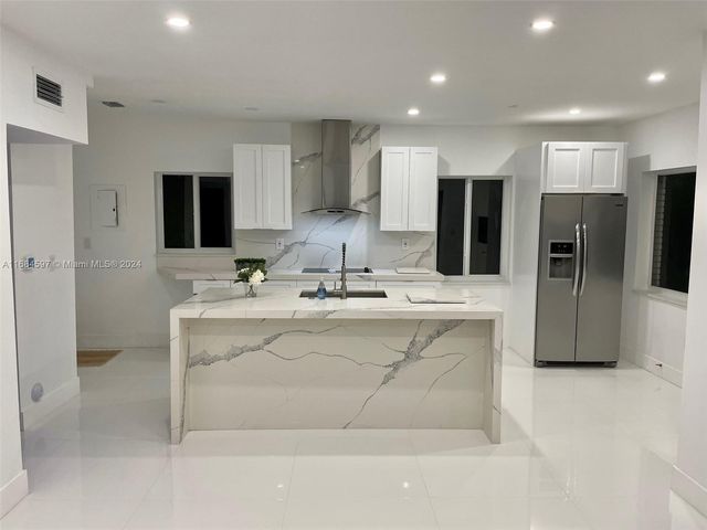 1201 Marseille Dr 17, Miami Beach, FL 33141