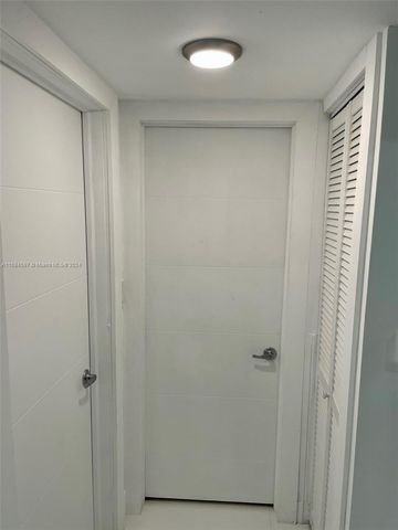 1201 Marseille Dr 17, Miami Beach, FL 33141