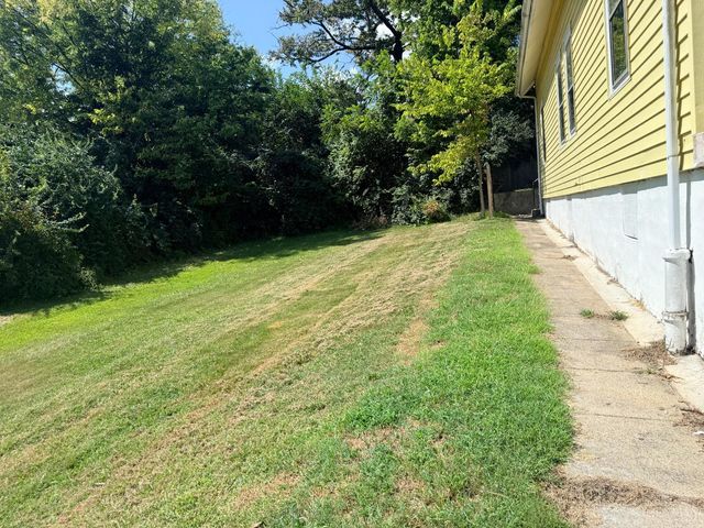 1633 First Avenue, Cincinnati, OH 45205