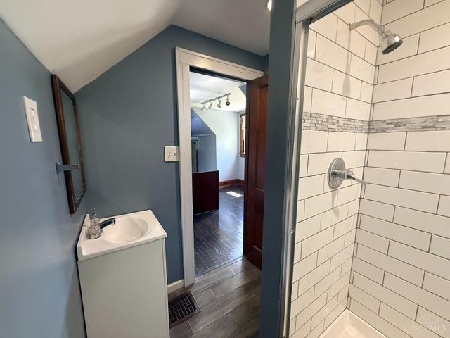 1633 First Avenue, Cincinnati, OH 45205