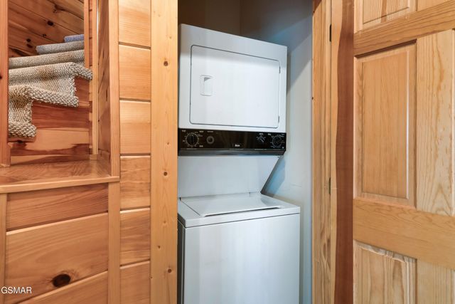 1266 Bear Cub Way # 8, Gatlinburg, TN 37738