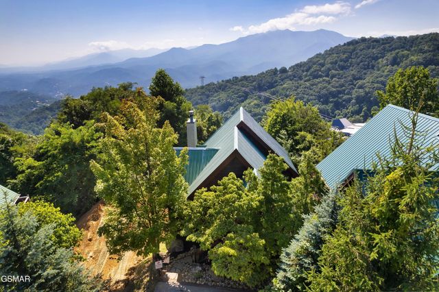 1266 Bear Cub Way # 8, Gatlinburg, TN 37738