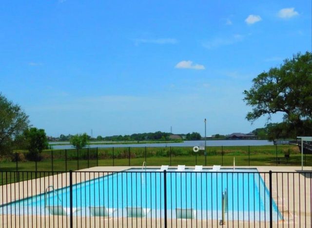 345 Sandy Trail, Angleton, TX 77486