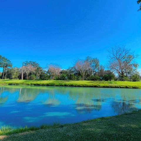 345 Sandy Trail, Angleton, TX 77486