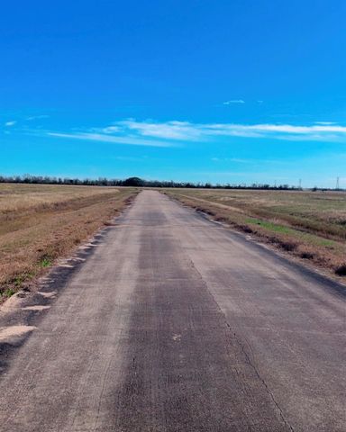 345 Sandy Trail, Angleton, TX 77486