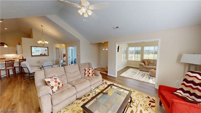1934 Woods Drive, Streetsboro, OH 44241