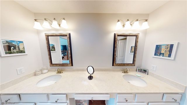 1934 Woods Drive, Streetsboro, OH 44241