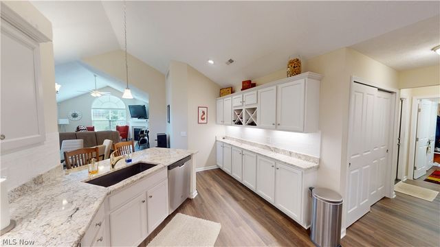 1934 Woods Drive, Streetsboro, OH 44241