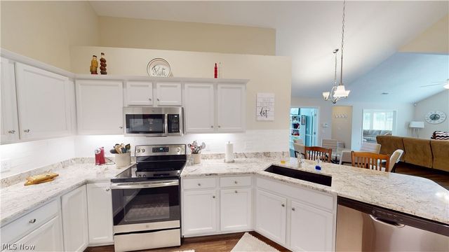 1934 Woods Drive, Streetsboro, OH 44241
