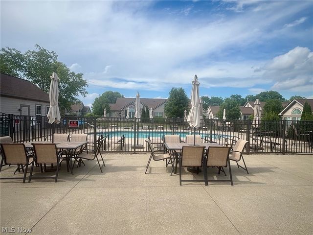1934 Woods Drive, Streetsboro, OH 44241