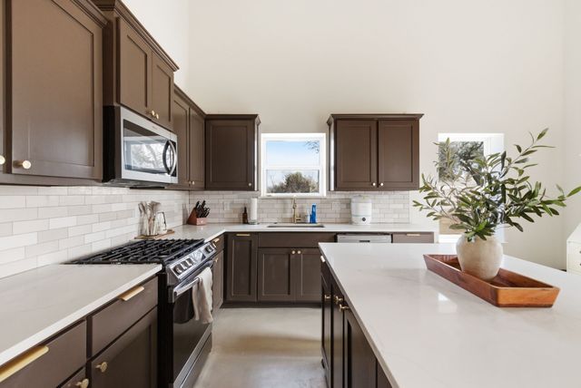 504 Hackamore Court, Weatherford, TX 76088