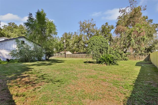 1122 Desirable Lane, Huffman, TX 77336