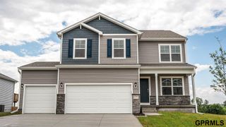 5527 N 180 Avenue, Elkhorn, NE 68022