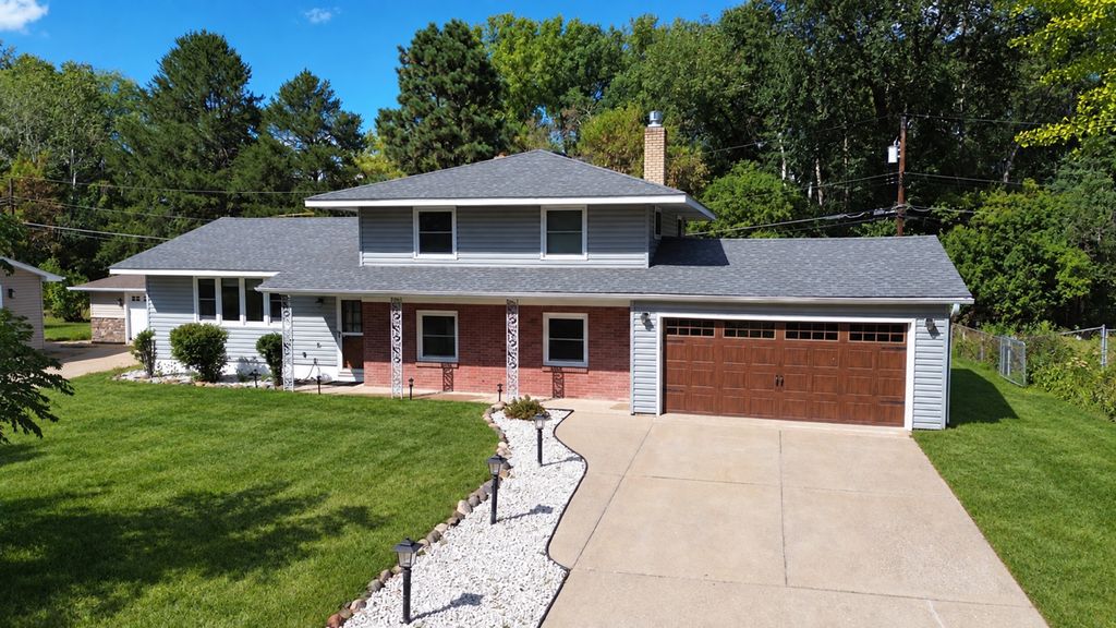 1825 Woodcrest Drive, Saint Paul, MN 55119 — exterior