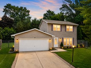 12 Wild Rose Court, Streamwood, IL 60107