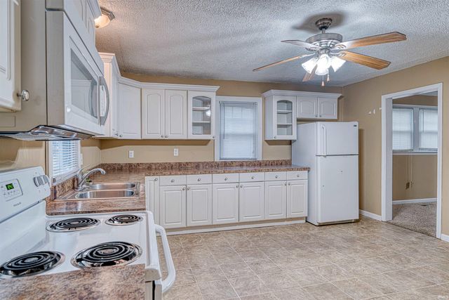 715 N 2Nd Street, Boonville, IN 47601