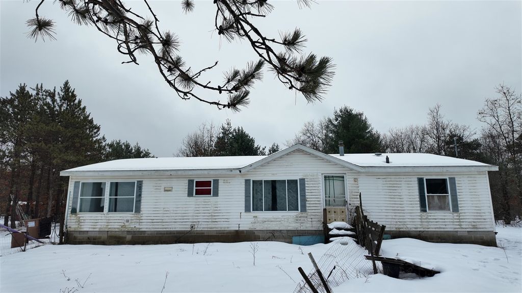 4901 Brunswick Road, Holton, MI 49425