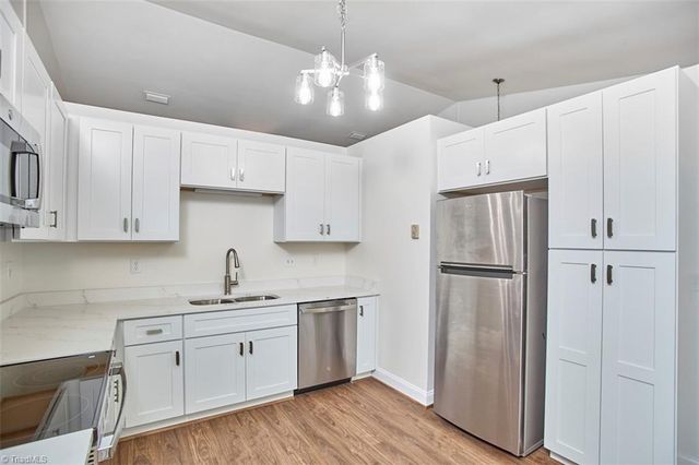 714 Woodbury Knolls Drive, Winston-salem, NC 27104