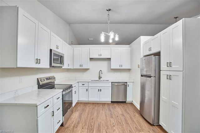 714 Woodbury Knolls Drive, Winston-salem, NC 27104