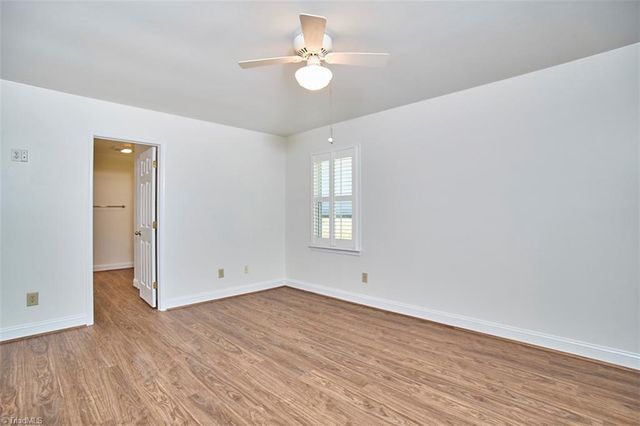 714 Woodbury Knolls Drive, Winston-salem, NC 27104