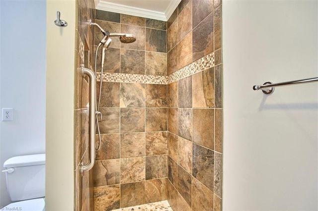 714 Woodbury Knolls Drive, Winston-salem, NC 27104